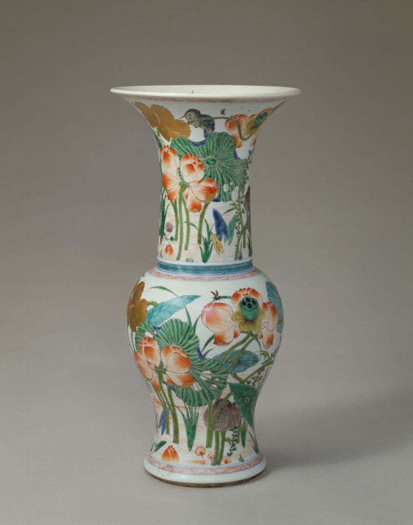 五彩加金鹭莲纹尊